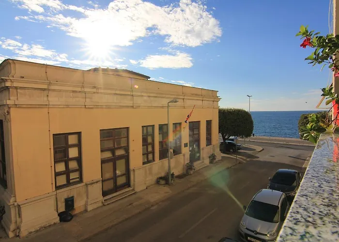 莱尼宾馆 招待所 3*