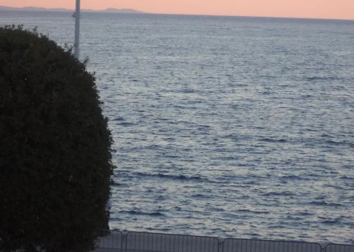 招待所 莱尼宾馆 3*