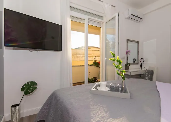 莱尼宾馆 招待所 扎达尔